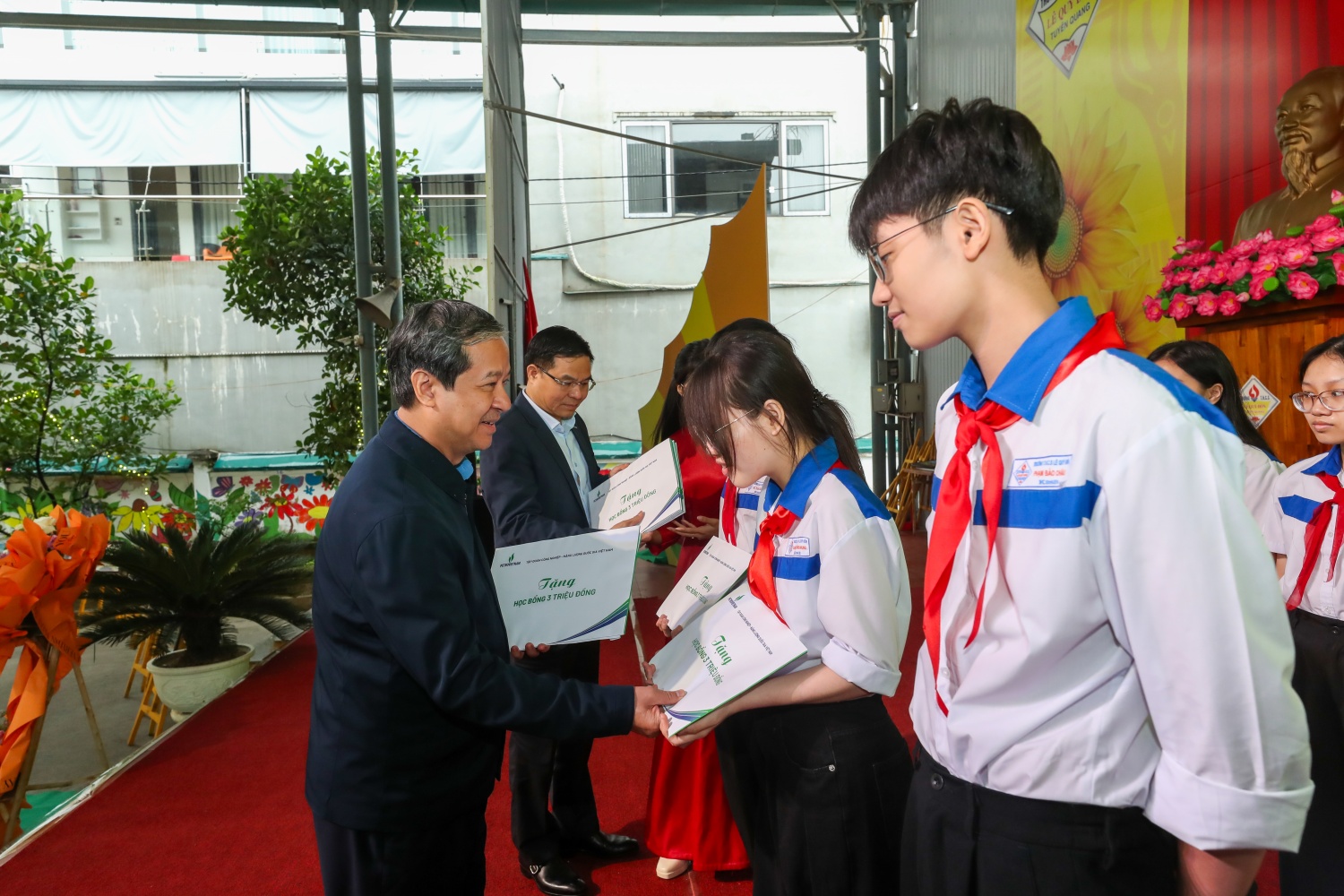 [Chùm ảnh] Một bước tiến đầy tự hào: Khánh thành Phòng STEM tại Tuyên Quang