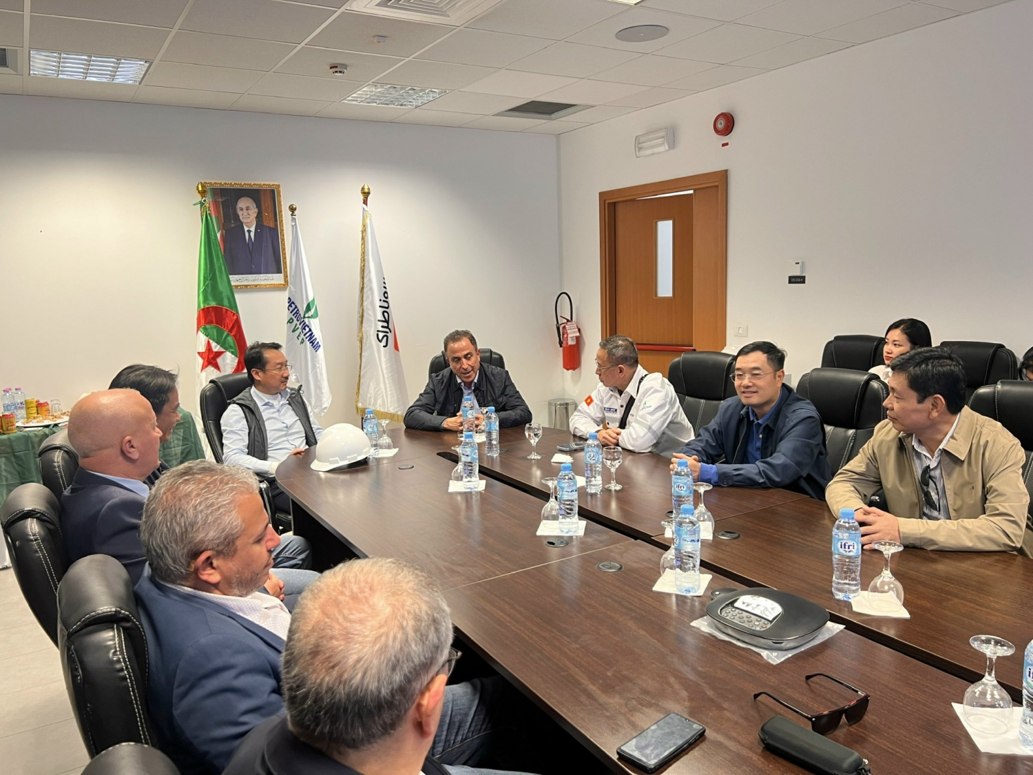 Đoàn công tác Petrovietnam làm việc tại dự án khai thác mỏ Bir Seba Lô ...