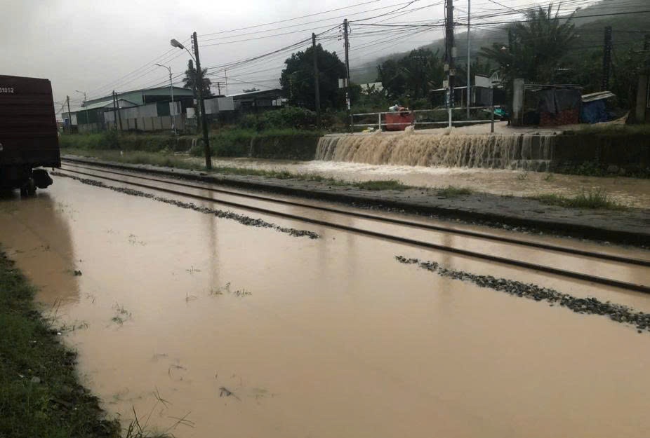 Ga Cây Cầy tại xã Suối Hiệp, tỉnh Khánh Hòa bị ngập sáng 19/11 Ga Cây Cầy tại xã Suối Hiệp, tỉnh Khánh Hòa bị ngập sáng 19/11