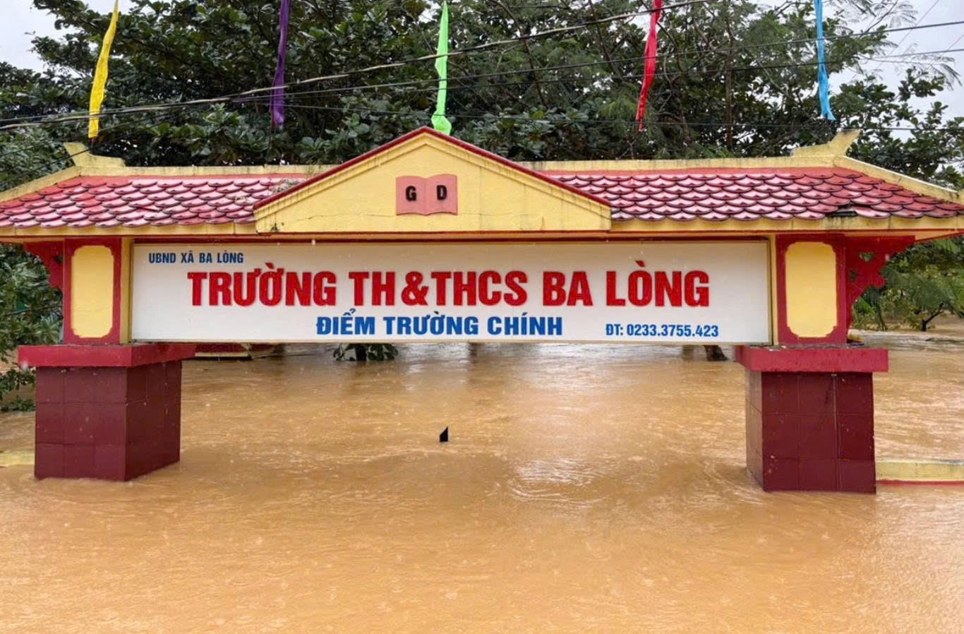 [Chùm ảnh] Mưa lũ tiếp tục hoành hành tại các tỉnh miền Trung - Tây Nguyên