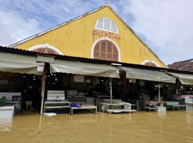 [Chùm ảnh] Mưa lũ tiếp tục hoành hành tại các tỉnh miền Trung - Tây Nguyên