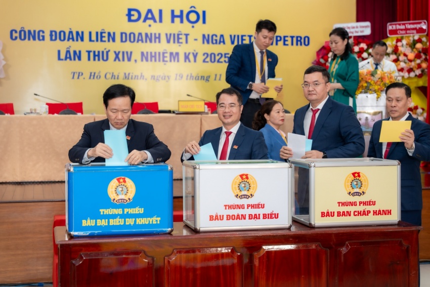 Đại hội Công đoàn Vietsovpetro lần thứ XIV: Đoàn kết – Dân chủ – Kỷ cương – Đổi mới – Phát triển Đại hội Công đoàn Vietsovpetro lần thứ XIV: Đoàn kết - Dân chủ - Kỷ cương - Đổi mới - Phát triển