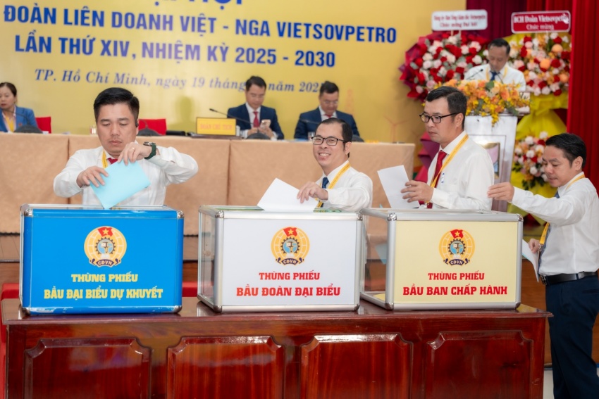 Đại hội Công đoàn Vietsovpetro lần thứ XIV: Đoàn kết – Dân chủ – Kỷ cương – Đổi mới – Phát triển Đại hội Công đoàn Vietsovpetro lần thứ XIV: Đoàn kết - Dân chủ - Kỷ cương - Đổi mới - Phát triển