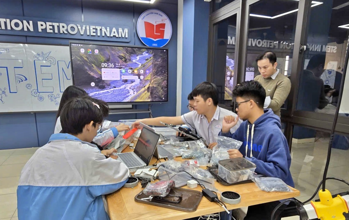 Khi STEM Innovation Petrovietnam thắp lên ngọn lửa sáng tạo từ Bắc vào Nam