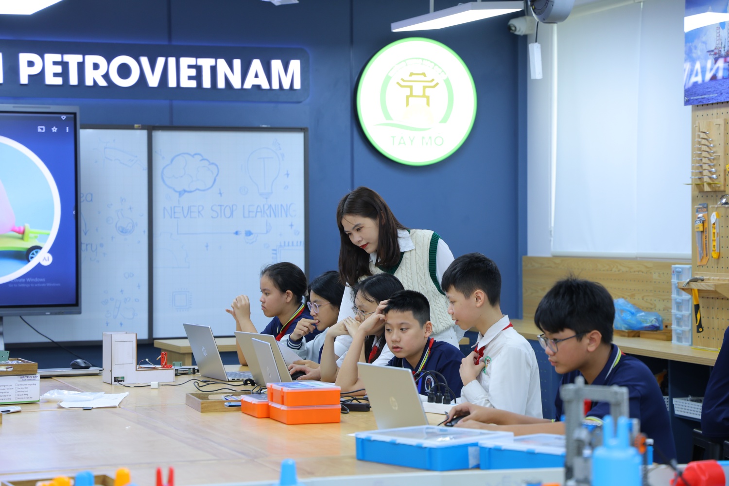 Khi STEM Innovation Petrovietnam thắp lên ngọn lửa sáng tạo từ Bắc vào Nam
