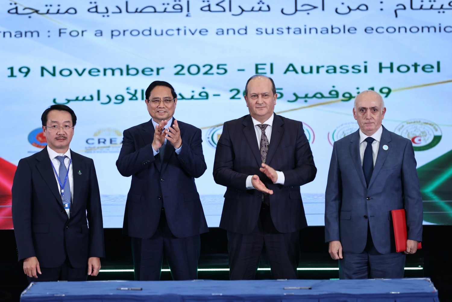 Năng lượng là lĩnh vực ưu tiên, cần mở rộng hợp tác, đầu tư tại Algeria để xuất khẩu sang nước thứ 3 Năng lượng là lĩnh vực ưu tiên, cần mở rộng hợp tác, đầu tư tại Algeria để xuất khẩu sang nước thứ 3