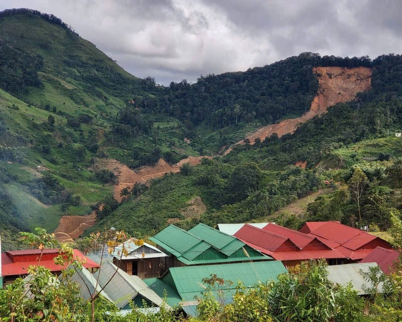 Sạt lở núi tại xã Hùng Sơn, TP Đà Nẵng Sạt lở núi tại xã Hùng Sơn, TP Đà Nẵng