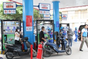 Giá xăng, dầu đồng loạt giảm từ 15h ngày 20/11