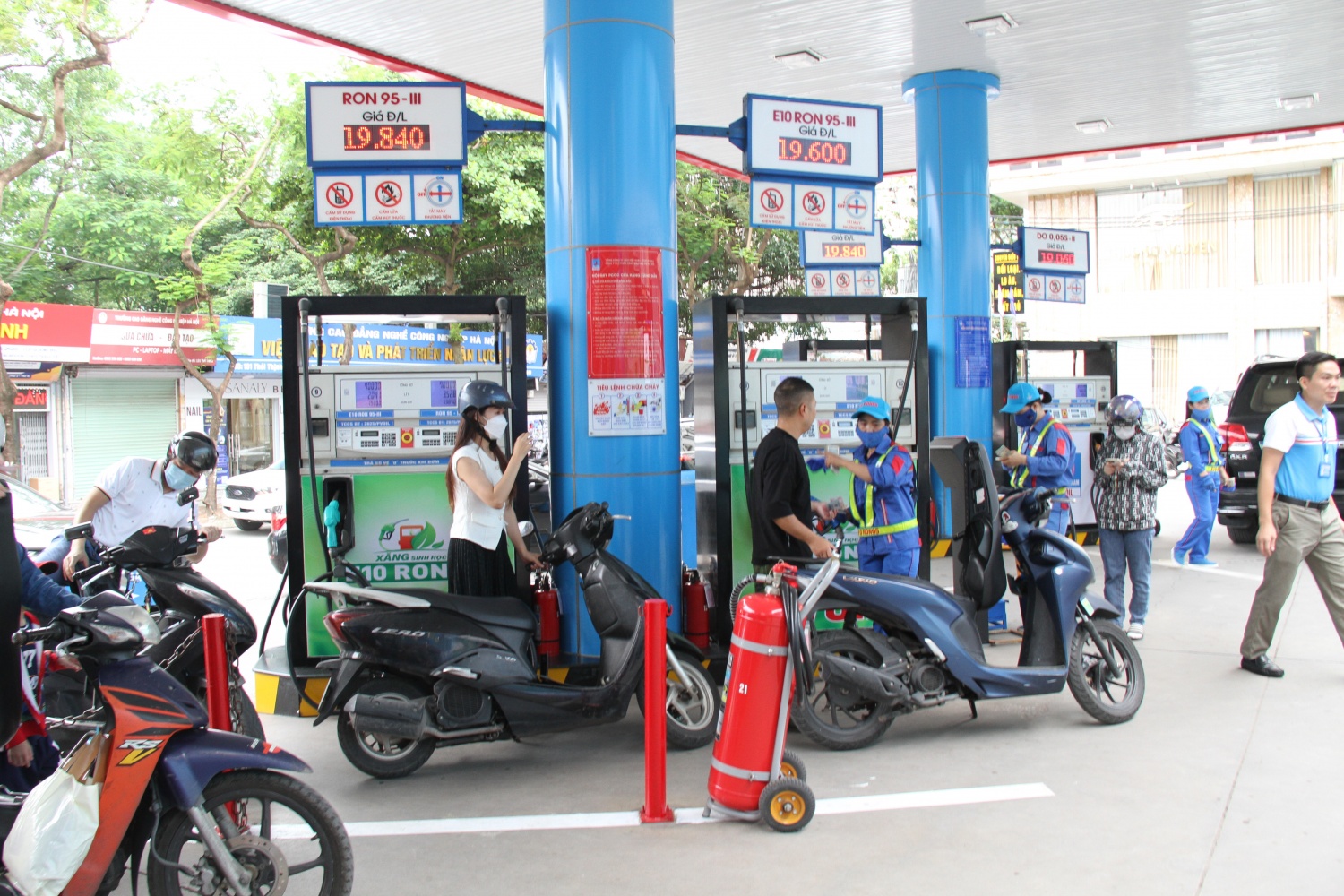 Giá xăng, dầu đồng loạt giảm từ 15h ngày 20/11 Giá xăng, dầu đồng loạt giảm từ 15h ngày 20/11