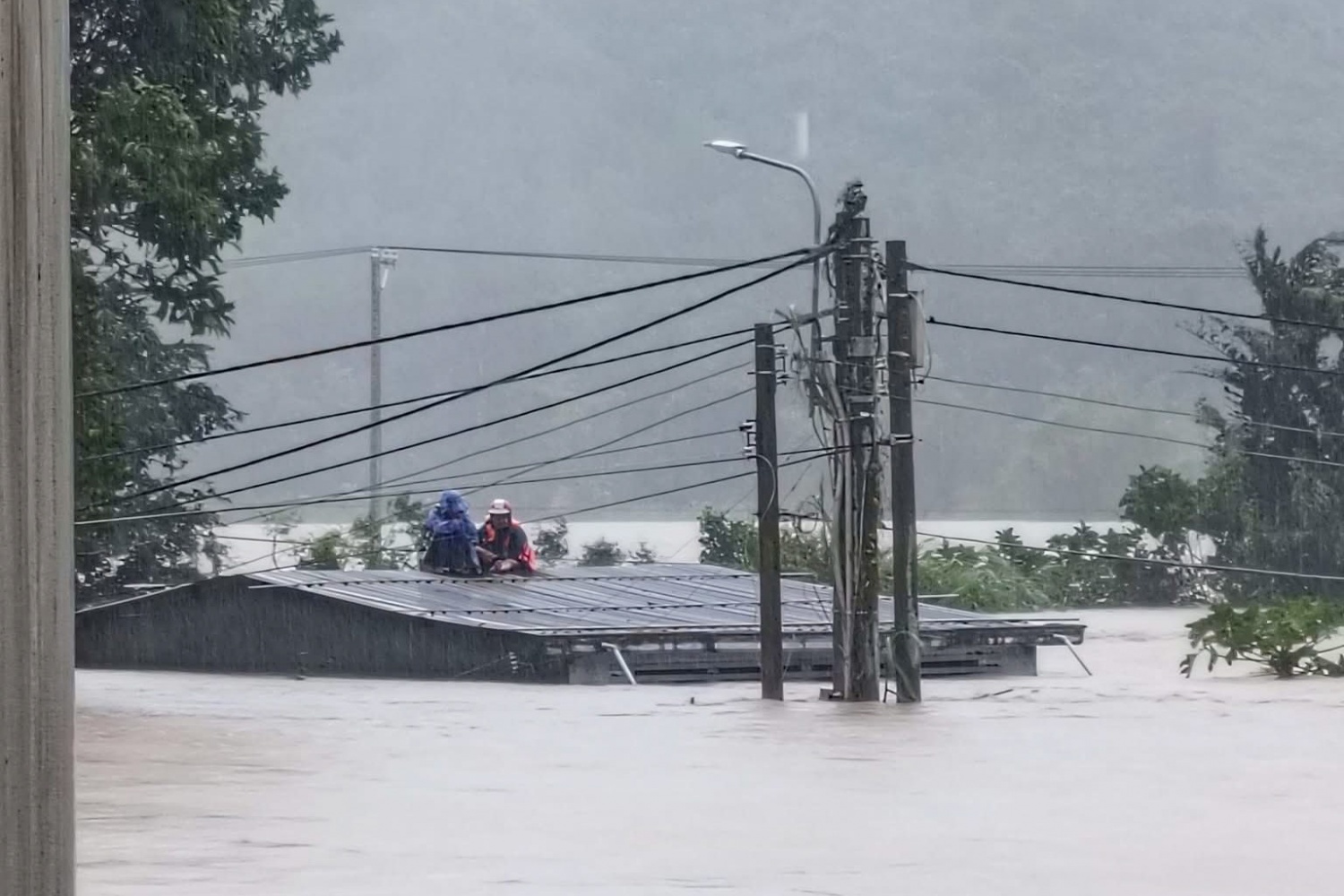 Mưa lũ gây thiệt hại lớn tại miền Trung - Tây Nguyên
