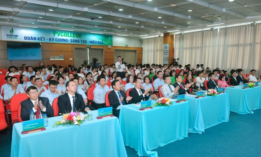 PVU và PV College tôn vinh Ngày Nhà giáo Việt Nam 20/11: Khẳng định sứ mệnh kiến tạo nhân lực Năng lượng PVU và PV College tôn vinh Ngày Nhà giáo Việt Nam 20/11: Khẳng định sứ mệnh kiến tạo nguồn nhân lực năng lượng