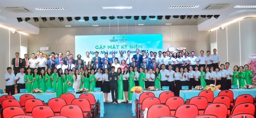 PVU và PV College tôn vinh Ngày Nhà giáo Việt Nam 20/11: Khẳng định sứ mệnh kiến tạo nhân lực Năng lượng PVU và PV College tôn vinh Ngày Nhà giáo Việt Nam 20/11: Khẳng định sứ mệnh kiến tạo nguồn nhân lực năng lượng