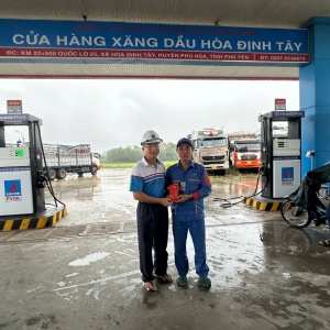 Nhân viên PVOIL dũng cảm cứu người trong lũ dữ ở Đắk Lắk