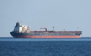 Khu trục hạm Mỹ chặn tàu chở dầu Nga tiến vào Venezuela