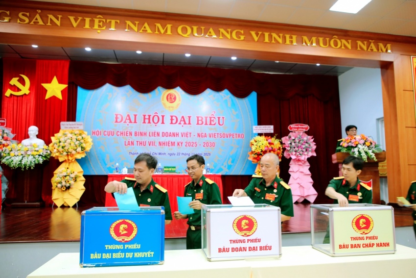 Hội Cựu chiến binh Vietsovpetro, phát huy bản chất “Bộ đội Cụ Hồ”: Trung thành – Đoàn kết – Gương mẫu – Đổi mới – Nghĩa tình Hội CCB Vietsovpetro phát huy phẩm chất “Bộ đội Cụ Hồ”: Trung thành - Đoàn kết - Gương mẫu - Đổi mới - Nghĩa tình