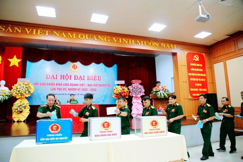 Hội Cựu chiến binh Vietsovpetro, phát huy bản chất “Bộ đội Cụ Hồ”: Trung thành – Đoàn kết – Gương mẫu – Đổi mới – Nghĩa tình Hội CCB Vietsovpetro phát huy phẩm chất “Bộ đội Cụ Hồ”: Trung thành - Đoàn kết - Gương mẫu - Đổi mới - Nghĩa tình