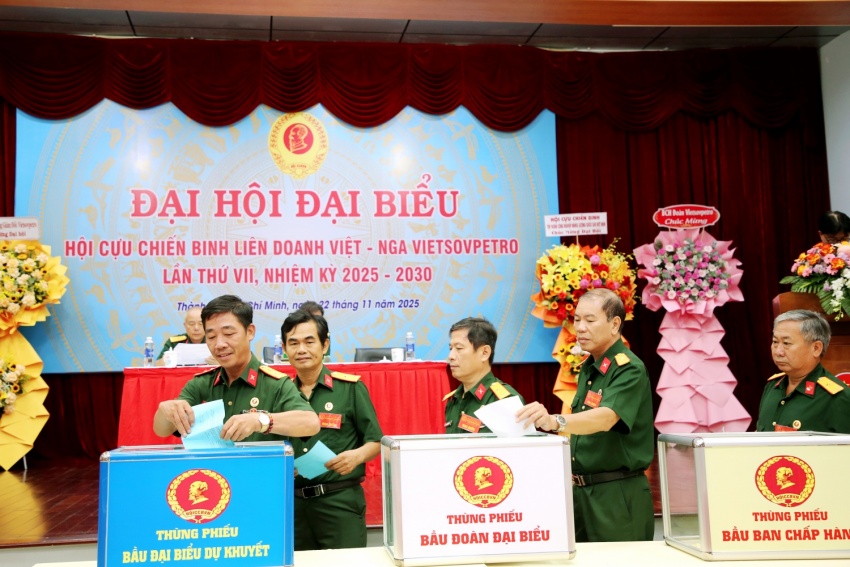 Hội Cựu chiến binh Vietsovpetro, phát huy bản chất “Bộ đội Cụ Hồ”: Trung thành – Đoàn kết – Gương mẫu – Đổi mới – Nghĩa tình Hội CCB Vietsovpetro phát huy phẩm chất “Bộ đội Cụ Hồ”: Trung thành - Đoàn kết - Gương mẫu - Đổi mới - Nghĩa tình