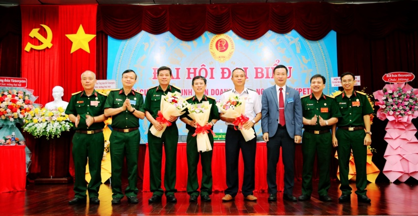 Hội Cựu chiến binh Vietsovpetro, phát huy bản chất “Bộ đội Cụ Hồ”: Trung thành – Đoàn kết – Gương mẫu – Đổi mới – Nghĩa tình Hội CCB Vietsovpetro phát huy phẩm chất “Bộ đội Cụ Hồ”: Trung thành - Đoàn kết - Gương mẫu - Đổi mới - Nghĩa tình