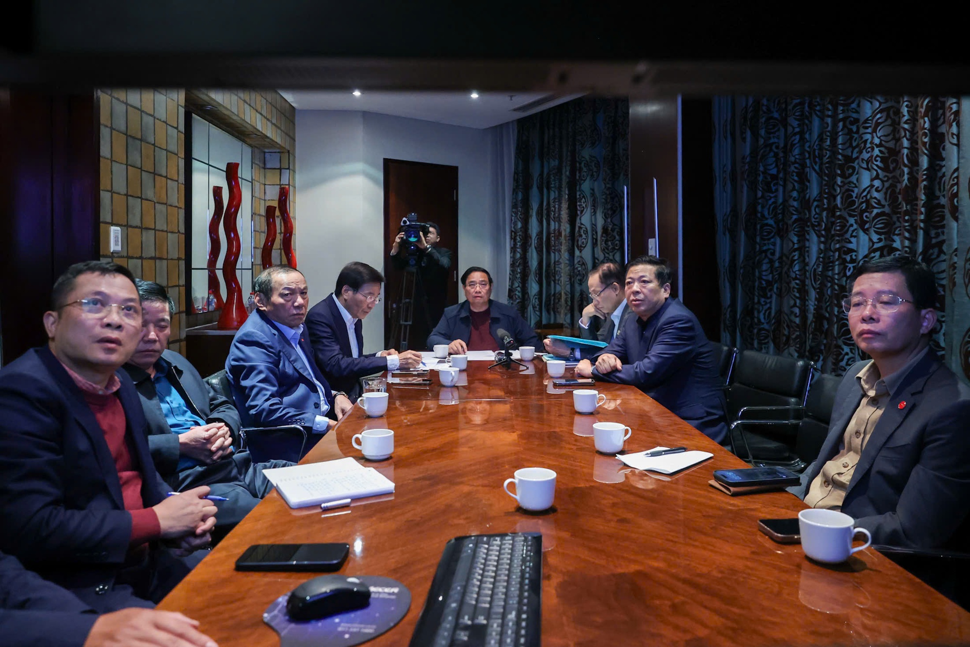 Thủ tướng: Đặt mình vào địa vị người dân để khắc phục hậu quả thiên tai nhanh nhất, hiệu quả nhất Thủ tướng: Đặt mình vào địa vị người dân để khắc phục hậu quả thiên tai nhanh nhất, hiệu quả nhất