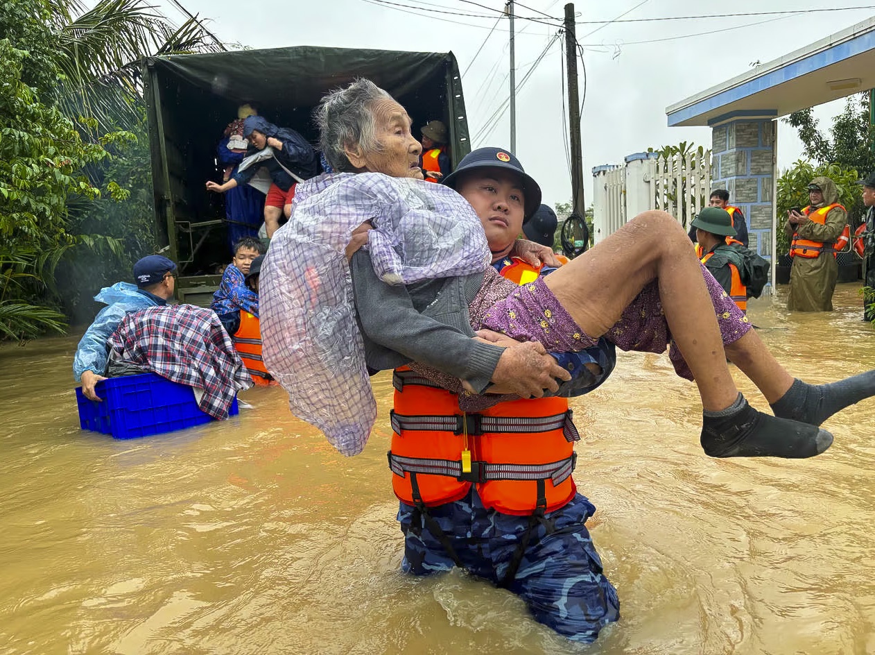 Petrovietnam chung tay cùng đất nước, hỗ trợ tỉnh Khánh Hòa khắc phục hậu quả mưa lũ