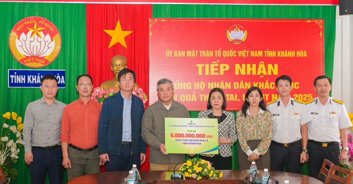 [Chùm ảnh] Petrovietnam chung tay hỗ trợ tỉnh Khánh Hòa khắc phục hậu quả mưa lũ