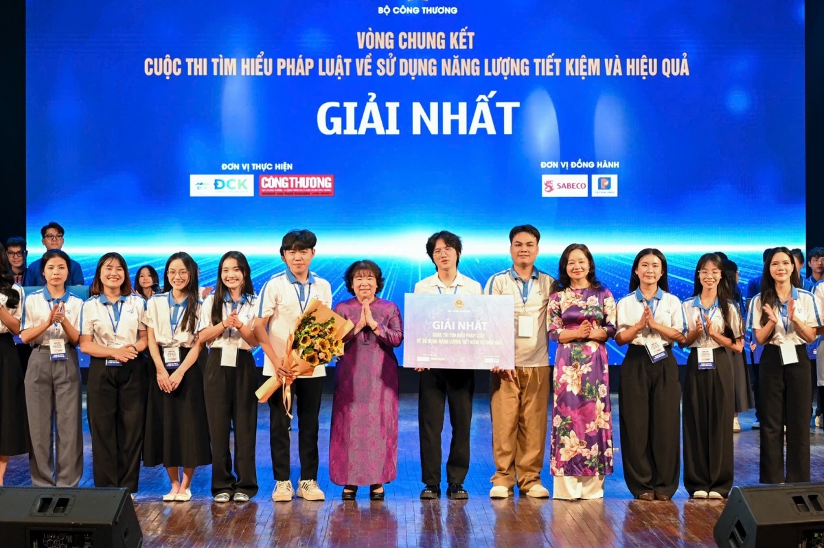 Đại học Kinh tế - Kỹ thuật Công nghiệp vô địch cuộc thi về tiết kiệm năng lượng
