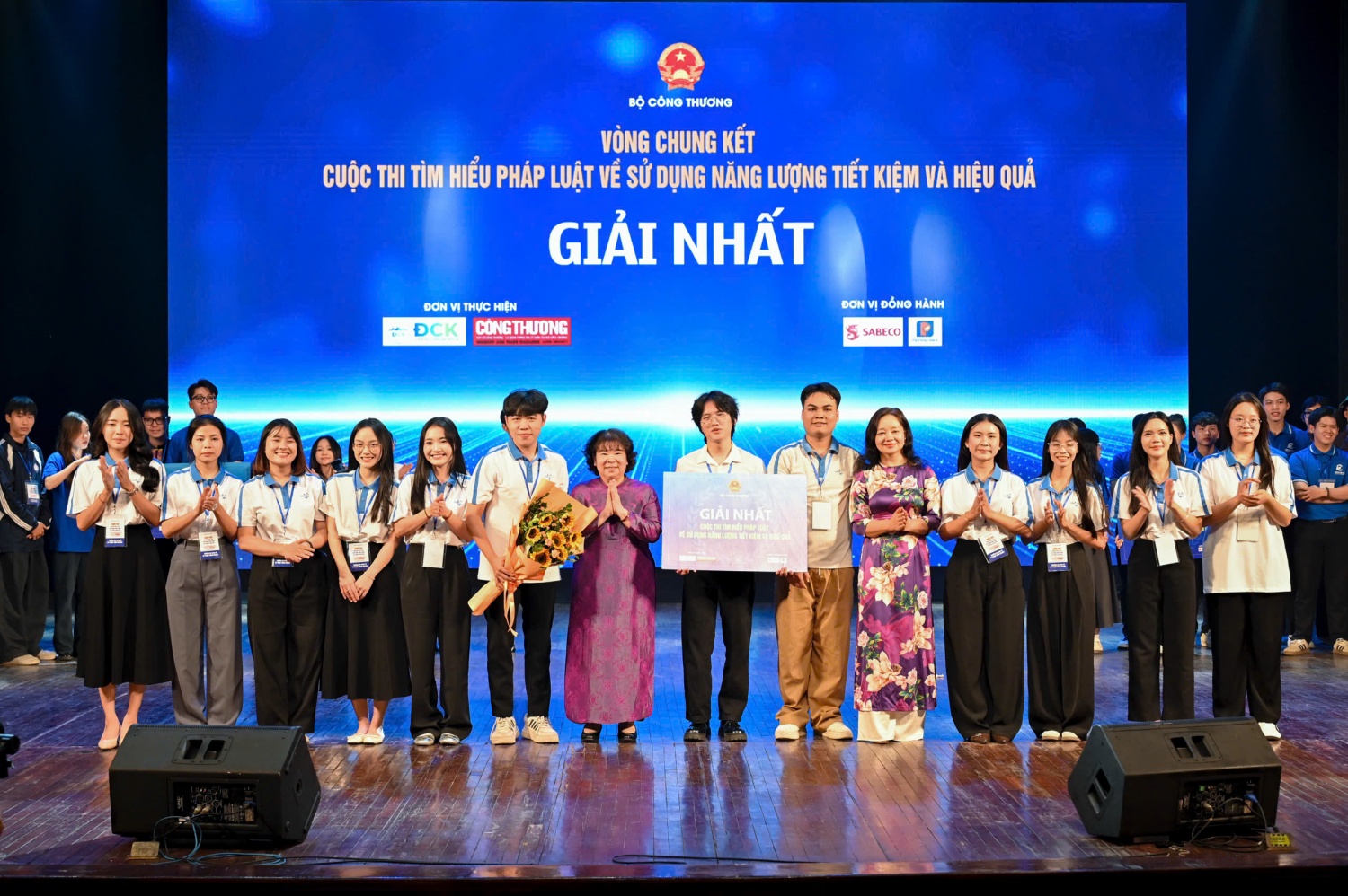 Đại học Kinh tế - Kỹ thuật Công nghiệp vô địch cuộc thi về tiết kiệm năng lượng Đại học Kinh tế - Kỹ thuật Công nghiệp vô địch cuộc thi về tiết kiệm năng lượng