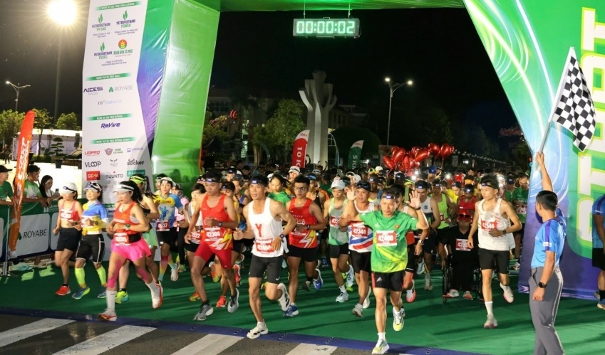 [VIDEO] Giải Marathon Cà Mau 2025 - Cúp Petrovietnam: Hơn 6.000 vận động viên bùng nổ trên đường chạy