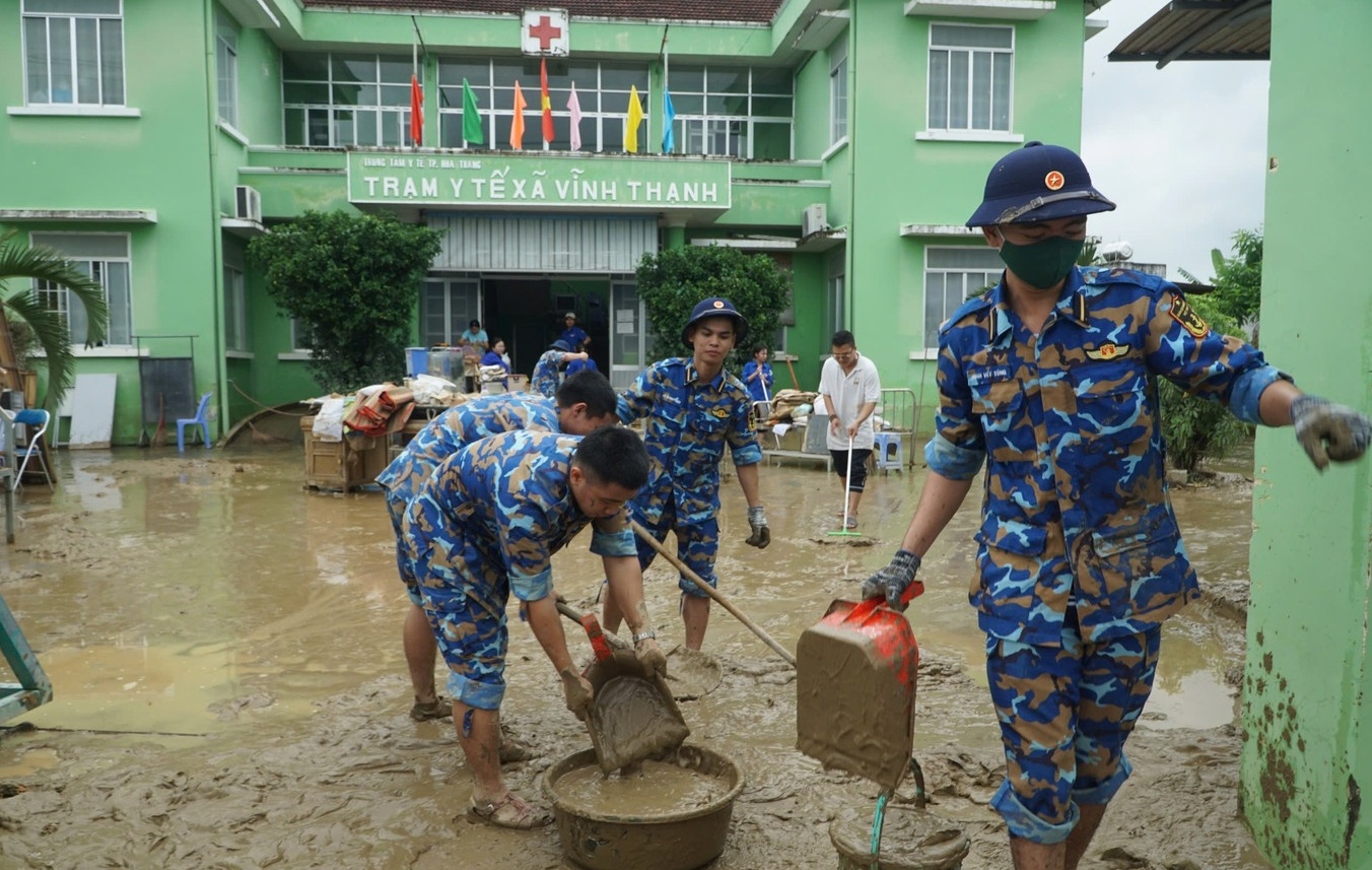 Tập trung khôi phục sản xuất, ổn định đời sống nhân dân sau mưa lũ