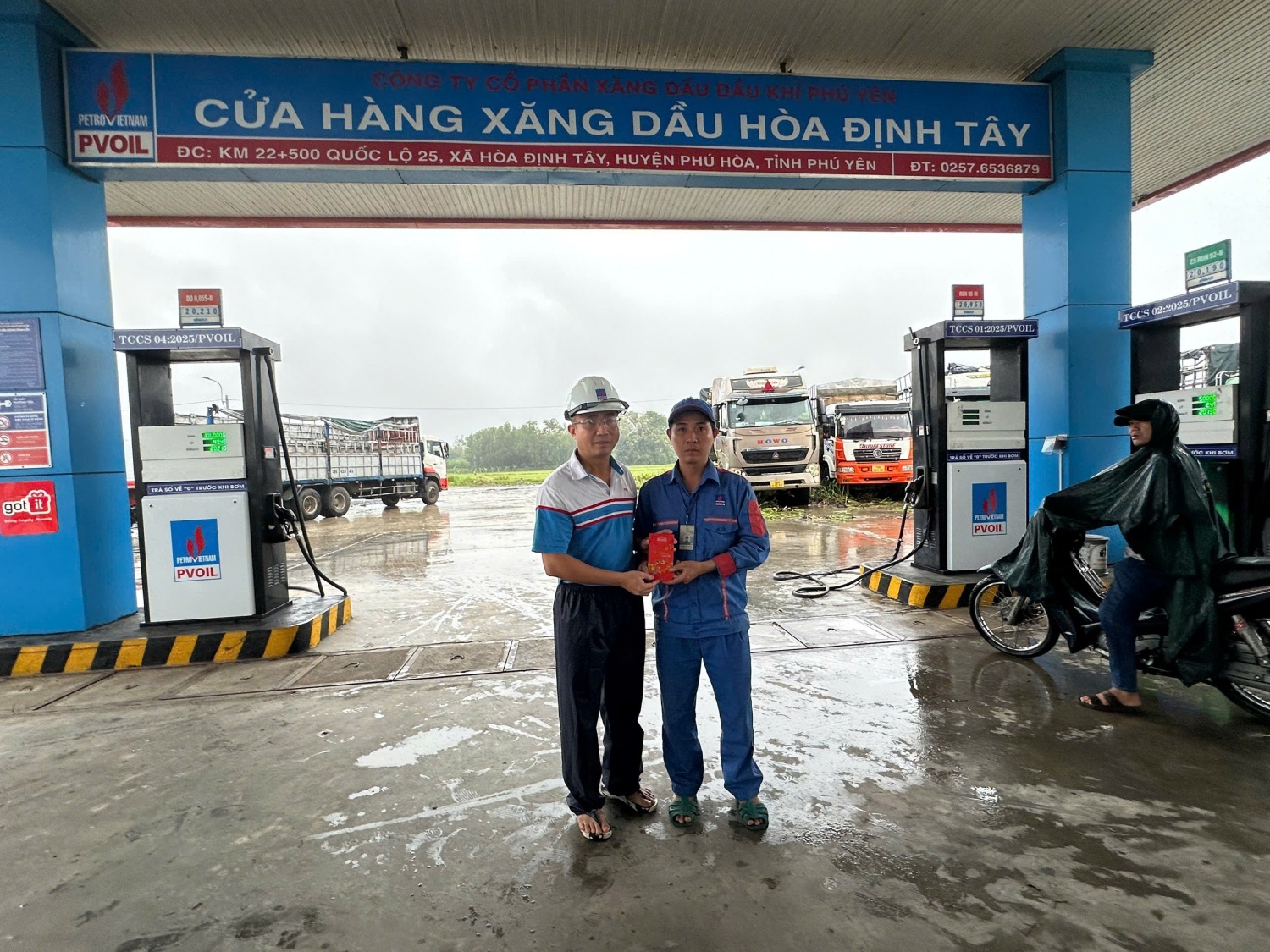 Quên mình cứu người trong đêm lũ lịch sử ở Đắk Lắk