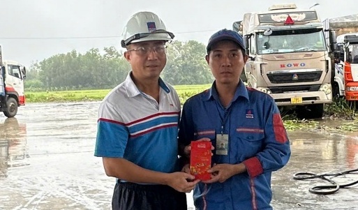 Quên mình cứu người trong đêm lũ lịch sử ở Đắk Lắk