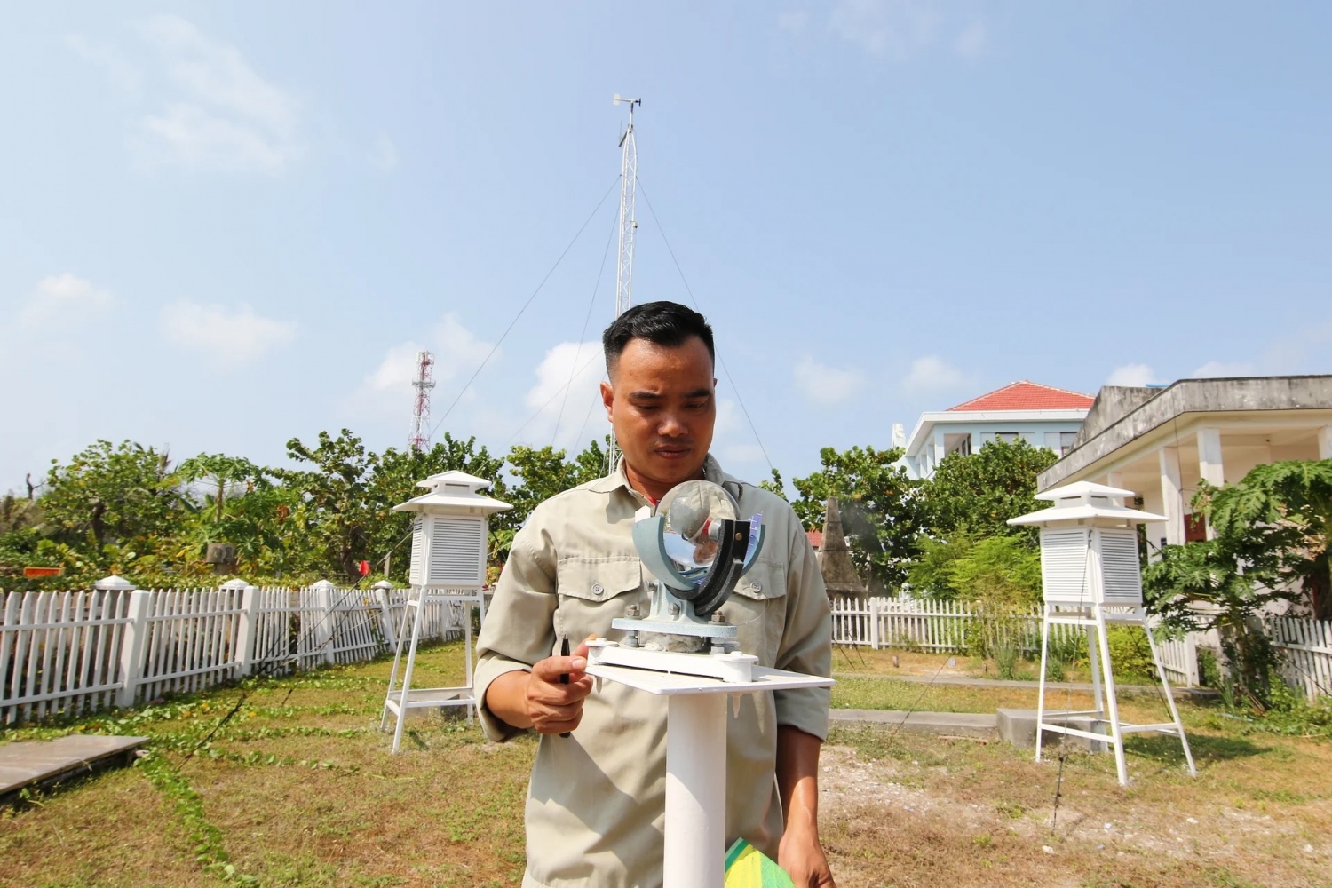 Ứng dụng khoa học, công nghệ trong dự báo và cảnh báo sớm thiên tai Ứng dụng khoa học, công nghệ trong dự báo và cảnh báo sớm thiên tai