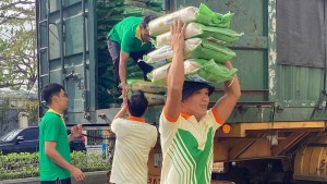 Chuyến hàng nghĩa tình Petrovietnam tiếp sức người dân vùng lũ Gia Lai