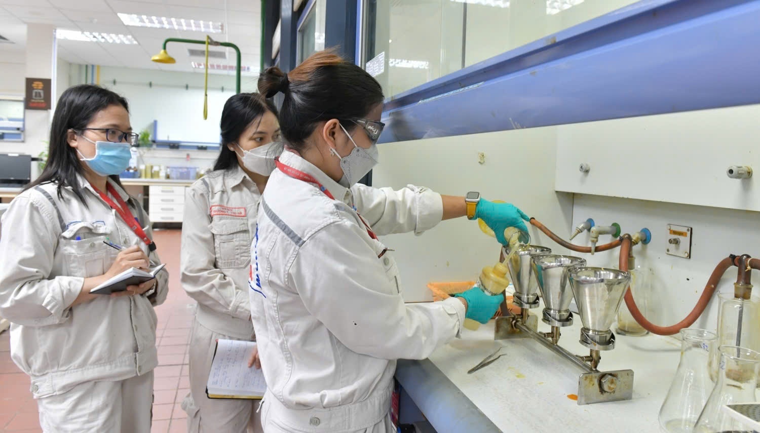 Phụ nữ Petrovietnam: Dấn ấn bản lĩnh, tiên phong trong hành trình phát triển ngành Công nghiệp - Năng lượng Quốc gia Phụ nữ Petrovietnam: Dấn ấn bản lĩnh, tiên phong trong hành trình phát triển ngành Công nghiệp - Năng lượng Quốc gia