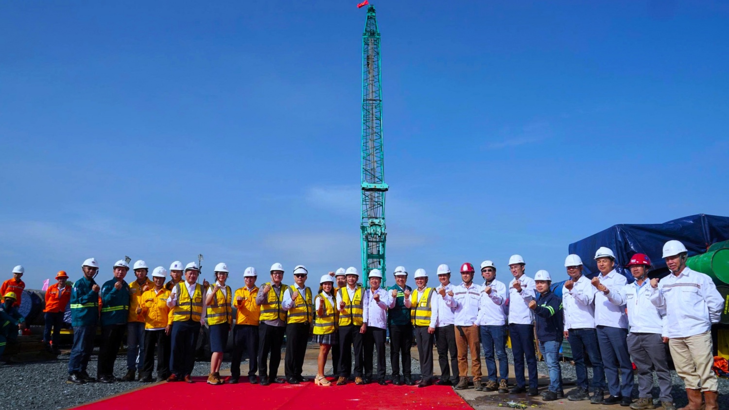 Khởi công thi công cơ khí tuyến ống bờ Lô B - Ô Môn: Tăng tốc giai đoạn thi công đồng bộ toàn tuyến