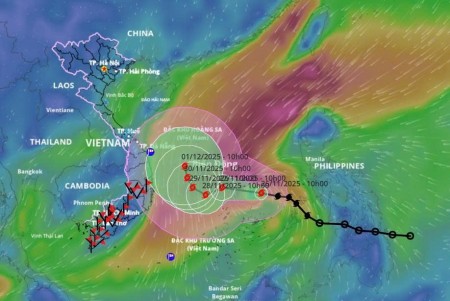 Dự báo hai kịch bản di chuyển của bão số 15 (Koto)