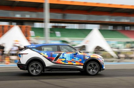 VinFast VF 7: Xe đẹp, lái đỉnh, giá lăn bánh về mức “khó tin” nhờ ưu đãi chồng ưu đãi