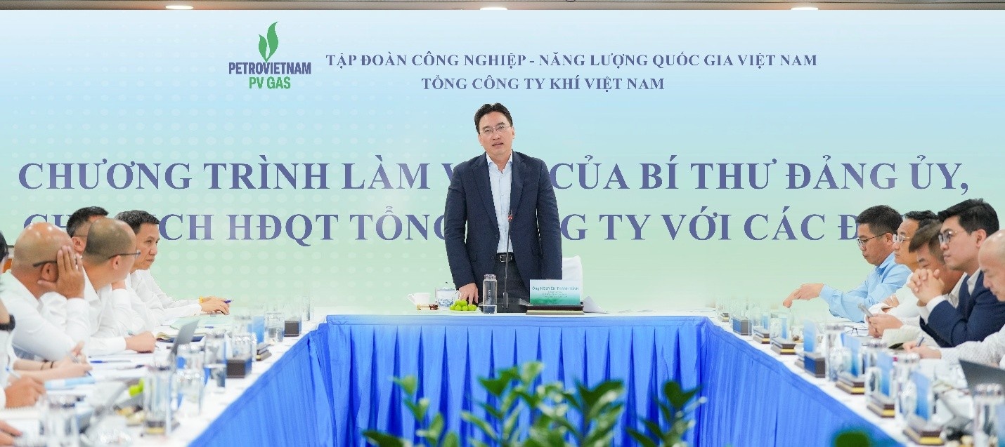 Không khí làm việc sôi nổi tại phiên làm việc với Khối Kinh doanh – nơi được kỳ vọng giữ vai trò “đầu tàu tăng trưởng” của PV GAS Không khí làm việc sôi nổi tại phiên làm việc với Khối Kinh doanh – nơi được kỳ vọng giữ vai trò “đầu tàu tăng trưởng” của PV GAS