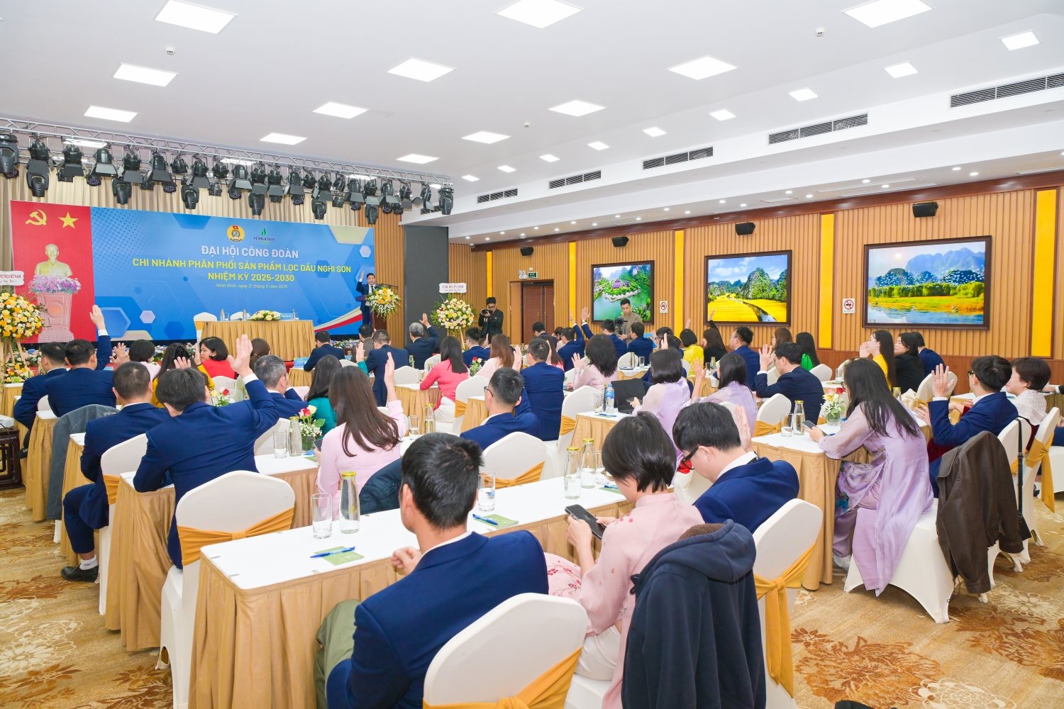 Công đoàn PVNDB xây dựng tổ chức Công đoàn vững mạnh, điểm tựa vững chắc cho người lao động Công đoàn PVNDB xây dựng tổ chức Công đoàn vững mạnh, điểm tựa vững chắc cho người lao động