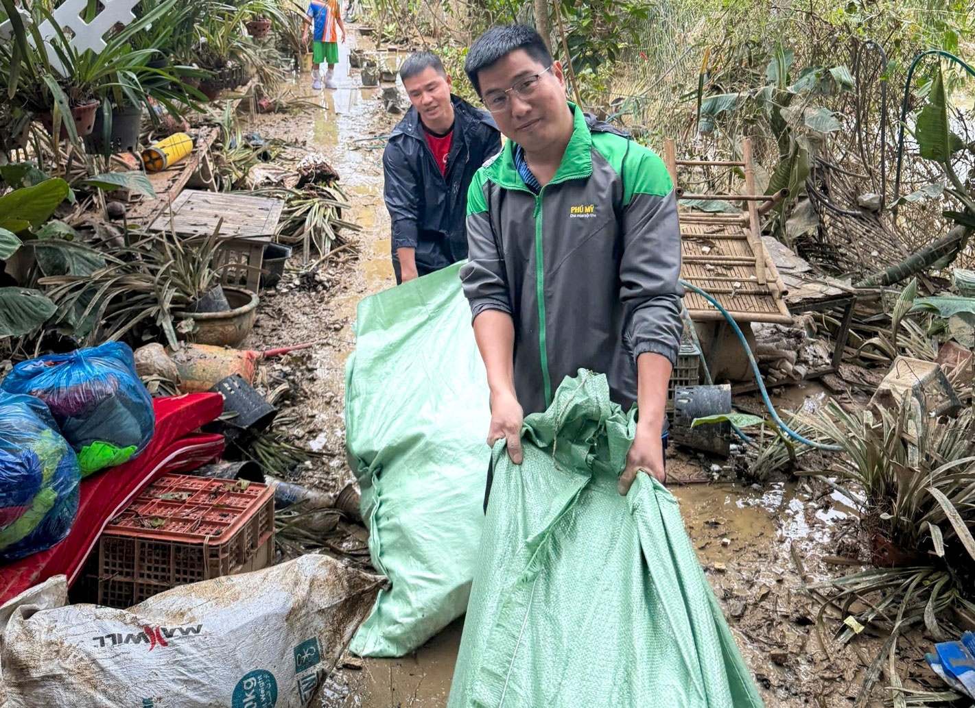 PVFCCo – Phú Mỹ sẻ chia cùng đồng bào vùng lũ miền Trung và Tây Nguyên PVFCCo – Phú Mỹ sẻ chia cùng đồng bào vùng lũ miền Trung và Tây Nguyên