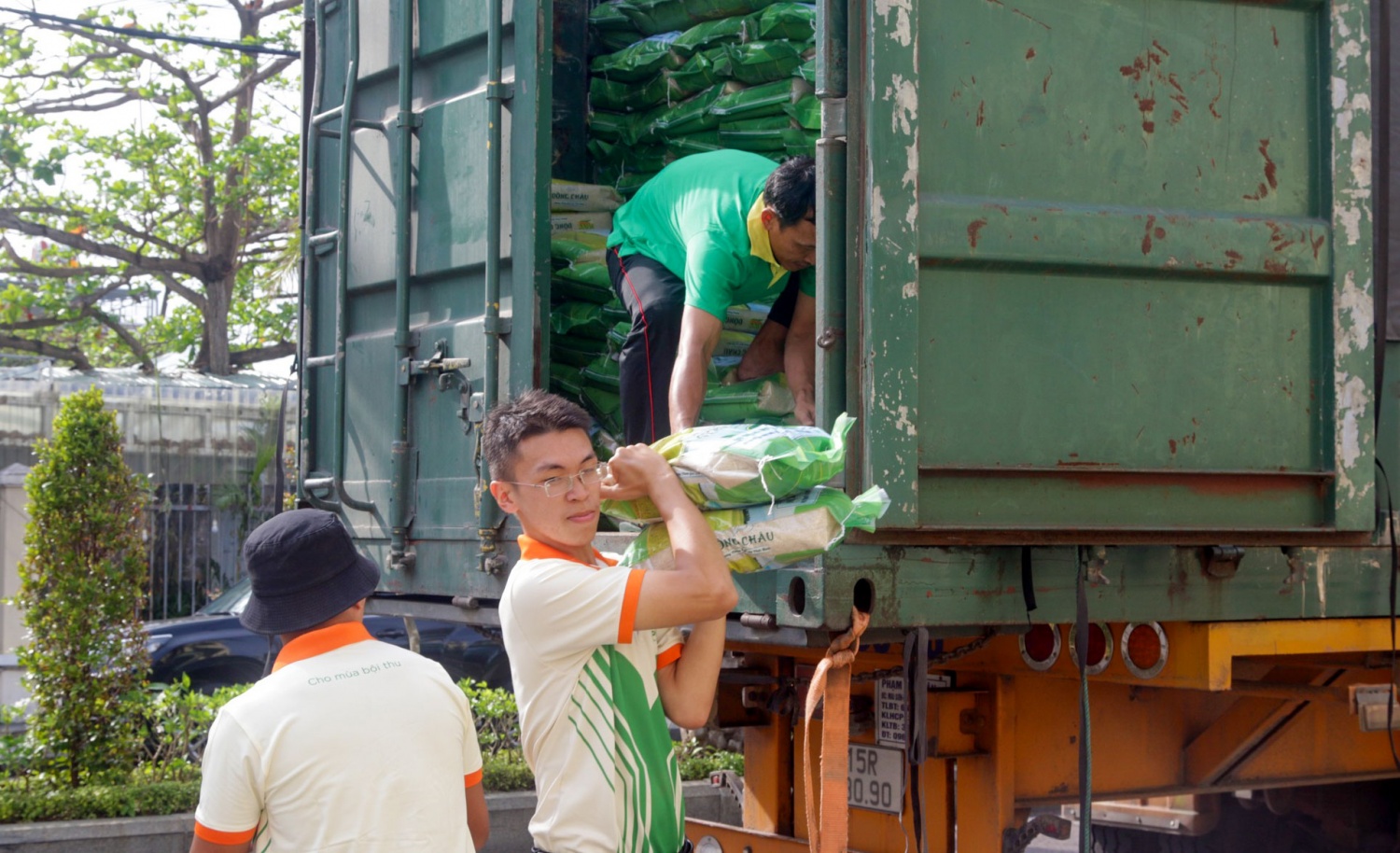 PVFCCo – Phú Mỹ sẻ chia cùng đồng bào vùng lũ miền Trung và Tây Nguyên PVFCCo – Phú Mỹ sẻ chia cùng đồng bào vùng lũ miền Trung và Tây Nguyên