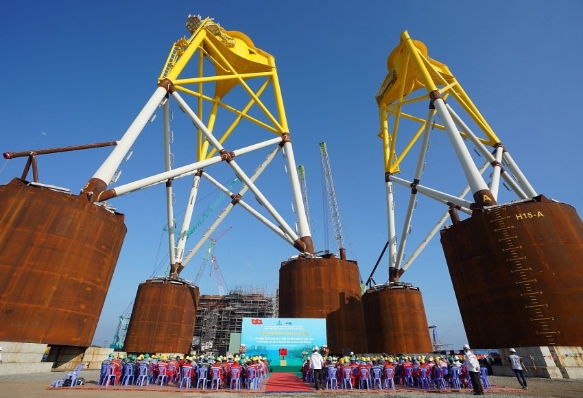 Từ giàn khoan đến các nguồn năng lượng mới - Petrovietnam 50 năm làm chủ công nghệ chiến lược Từ giàn khoan đến các nguồn năng lượng mới - Petrovietnam 50 năm làm chủ công nghệ chiến lược