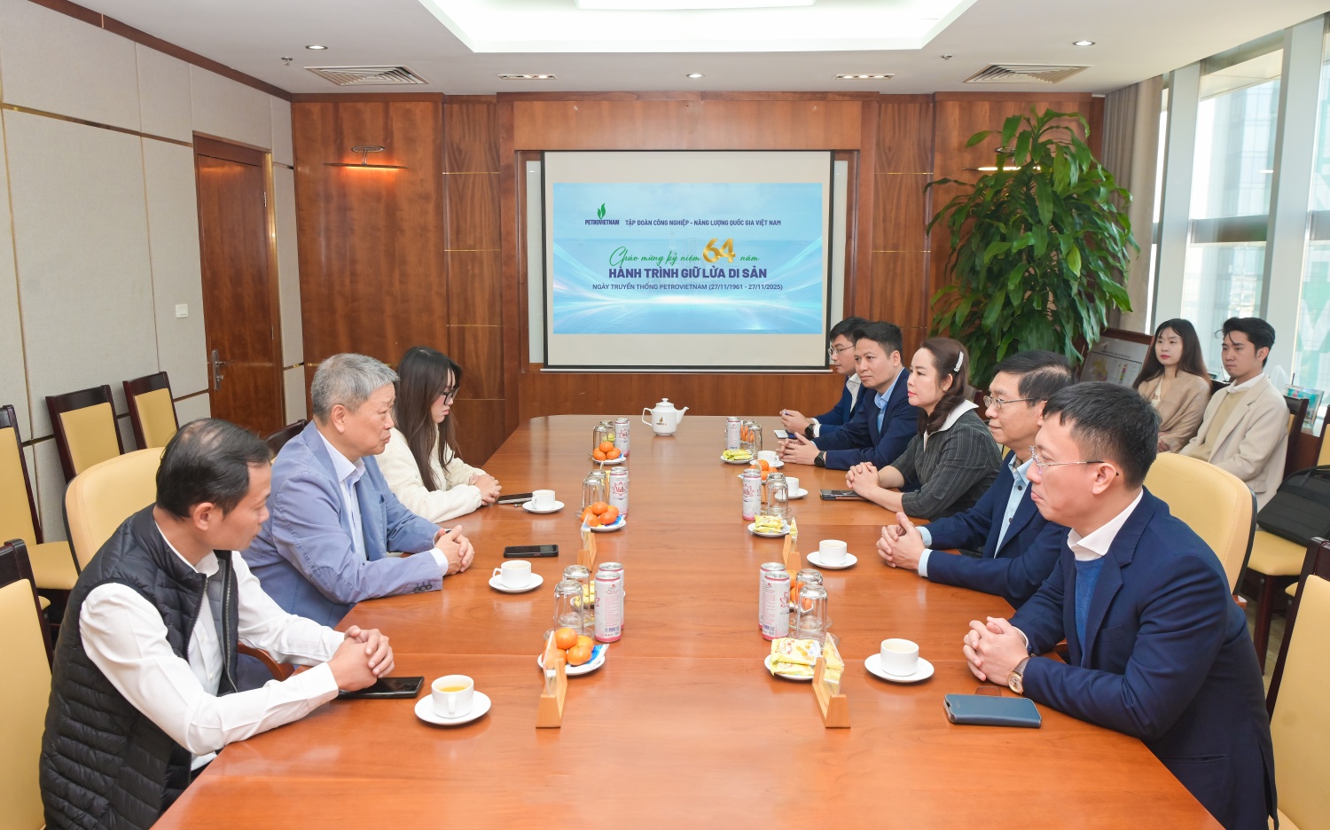 VNABC chúc mừng Petrovietnam nhân kỷ niệm 64 năm Ngày Truyền thống ngành Dầu khí Việt Nam