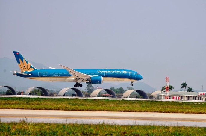 Hai sân bay Phù Cát và Tuy Hòa sẽ chịu ảnh hưởng trực tiếp bởi bão số 15 (Koto)