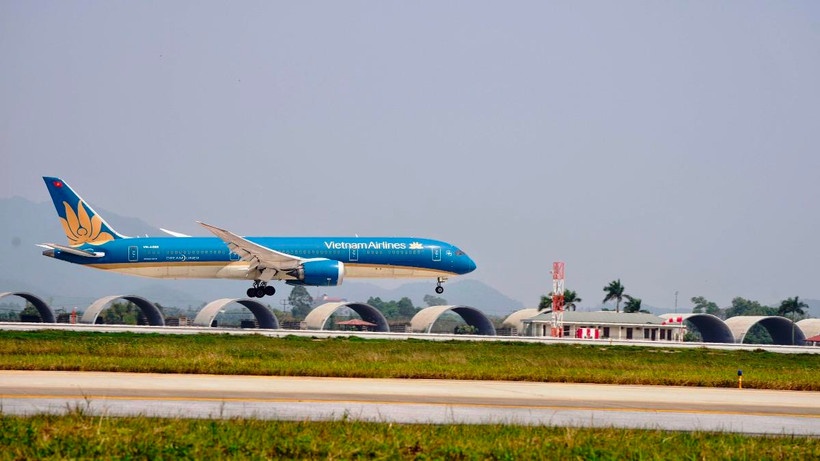 Hai sân bay Phù Cát và Tuy Hòa sẽ chịu ảnh hưởng trực tiếp bởi bão số 15 (Koto)