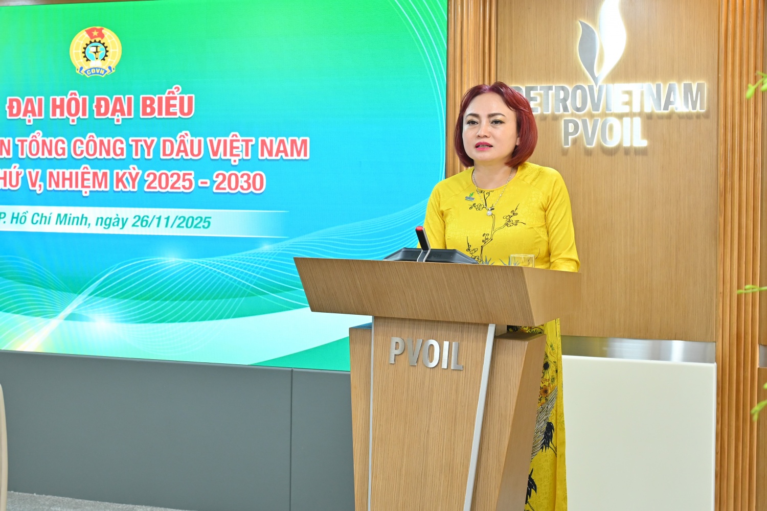 Đ/c Nghiêm Thùy Lan – Chủ tịch Công đoàn Petrovietnam chỉ đạo Đại hội Đ/c Nghiêm Thùy Lan – Chủ tịch Công đoàn Petrovietnam chỉ đạo Đại hội