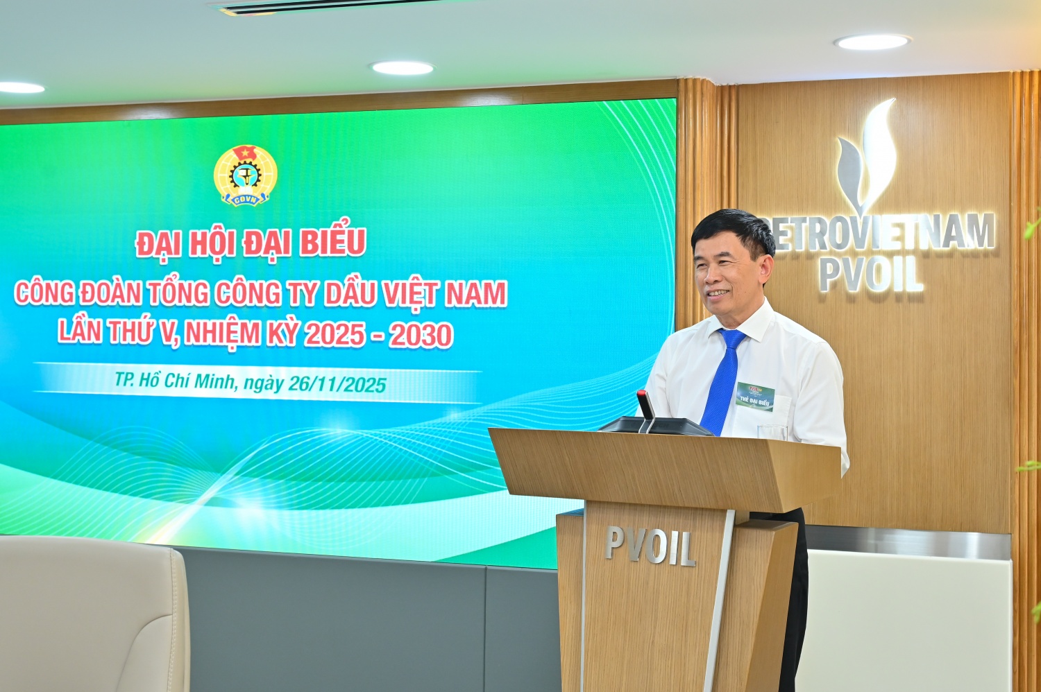 Đ/c Đoàn Duy Công – Chủ tịch Công đoàn Tổng công ty khóa IV trình bày báo cáo tại Đại hội Đ/c Đoàn Duy Công – Chủ tịch Công đoàn Tổng công ty khóa IV trình bày báo cáo tại Đại hội