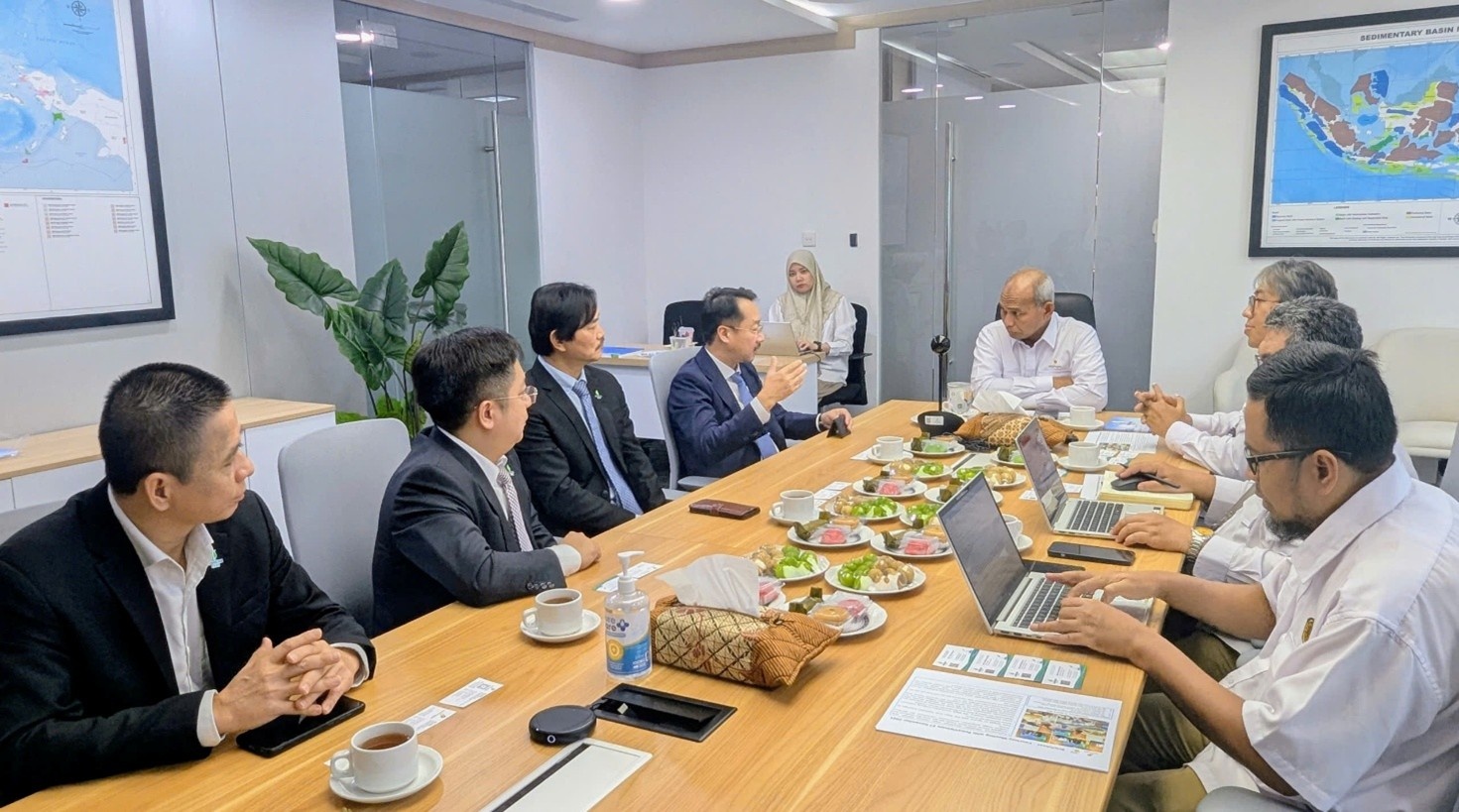 Tổng Giám đốc PVEP Nguyễn Thiện Bảo làm việc với Chủ tịch SKK-Migas Tổng Giám đốc PVEP Nguyễn Thiện Bảo làm việc với Chủ tịch SKK-Migas