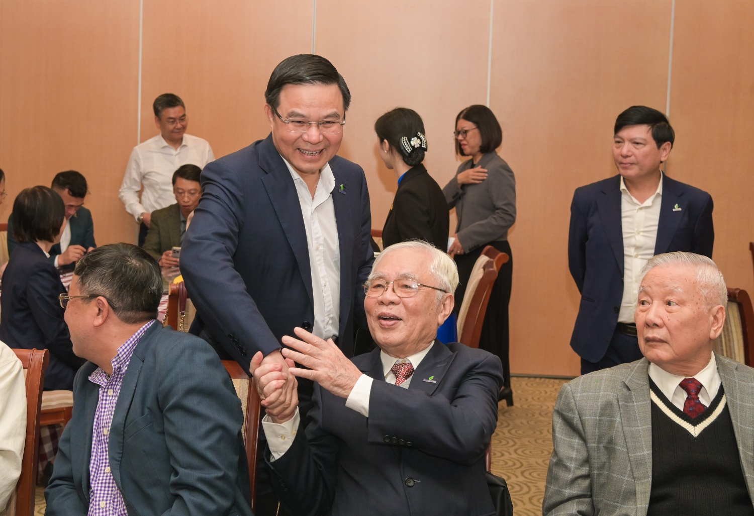 Petrovietnam tri ân cán bộ lãnh đạo qua các thời kỳ nhân kỷ niệm Ngày truyền thống ngành Dầu khí Việt Nam Petrovietnam tri ân cán bộ lãnh đạo qua các thời kỳ nhân kỷ niệm Ngày truyền thống ngành Dầu khí Việt Nam