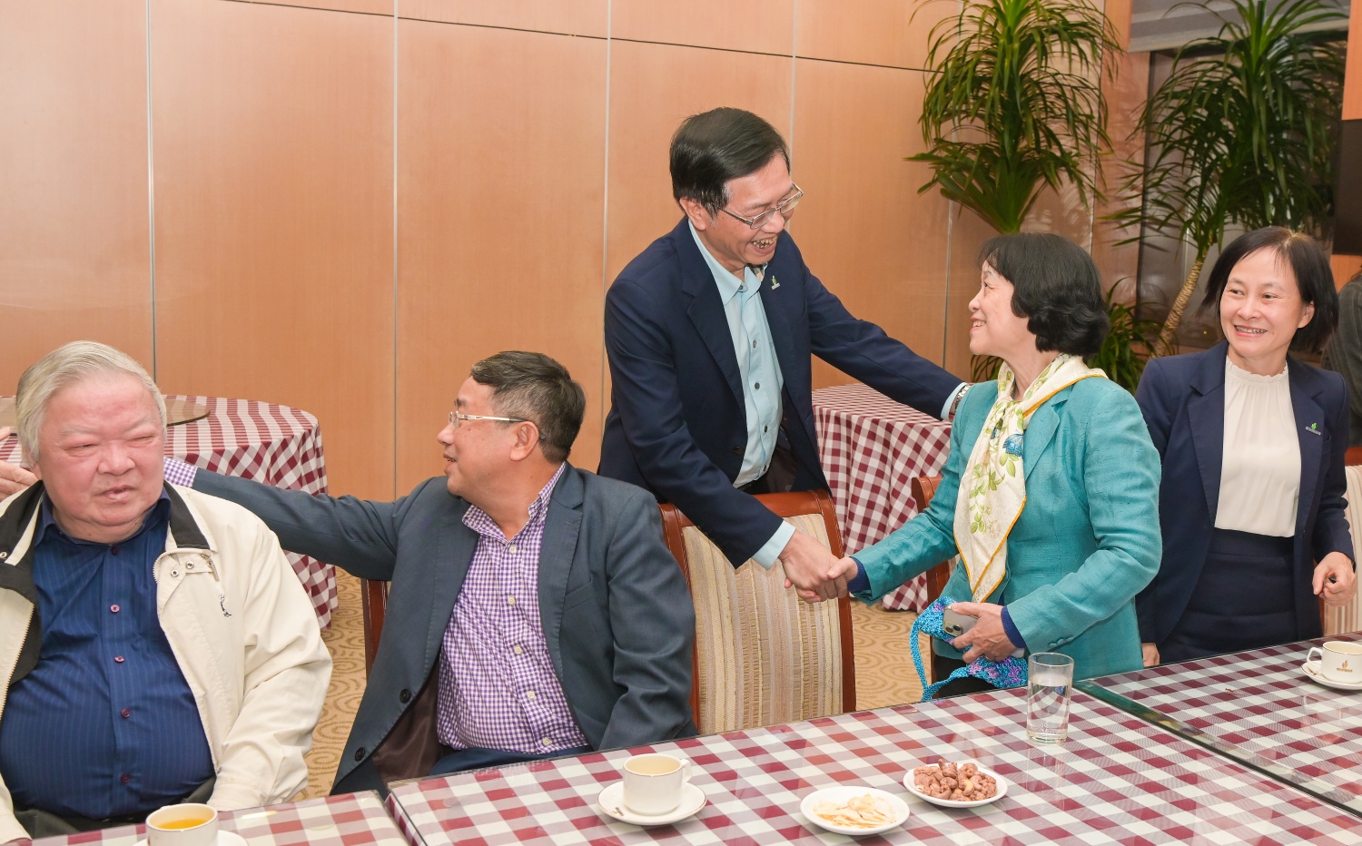 Petrovietnam tri ân cán bộ lãnh đạo qua các thời kỳ nhân kỷ niệm Ngày truyền thống ngành Dầu khí Việt Nam Petrovietnam tri ân cán bộ lãnh đạo qua các thời kỳ nhân kỷ niệm Ngày truyền thống ngành Dầu khí Việt Nam